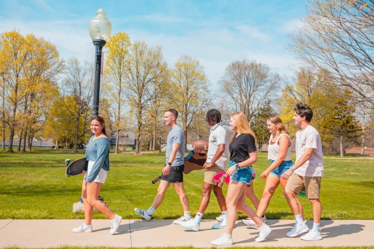 Wondering how get an Associate's degree while in high school? Grace College online offers an Associate's Degree in High School. Are there benefits of early college high school programs? Grace College Online will help you Graduate High School with an Associate's degree.